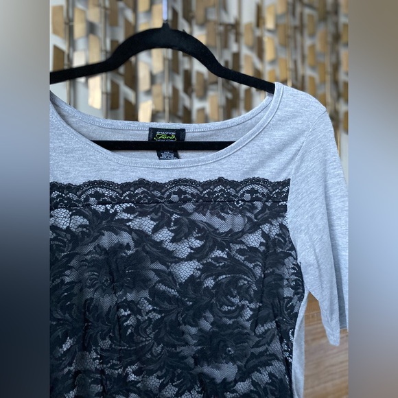 Gray top with black lace on front - Picture 2 of 7